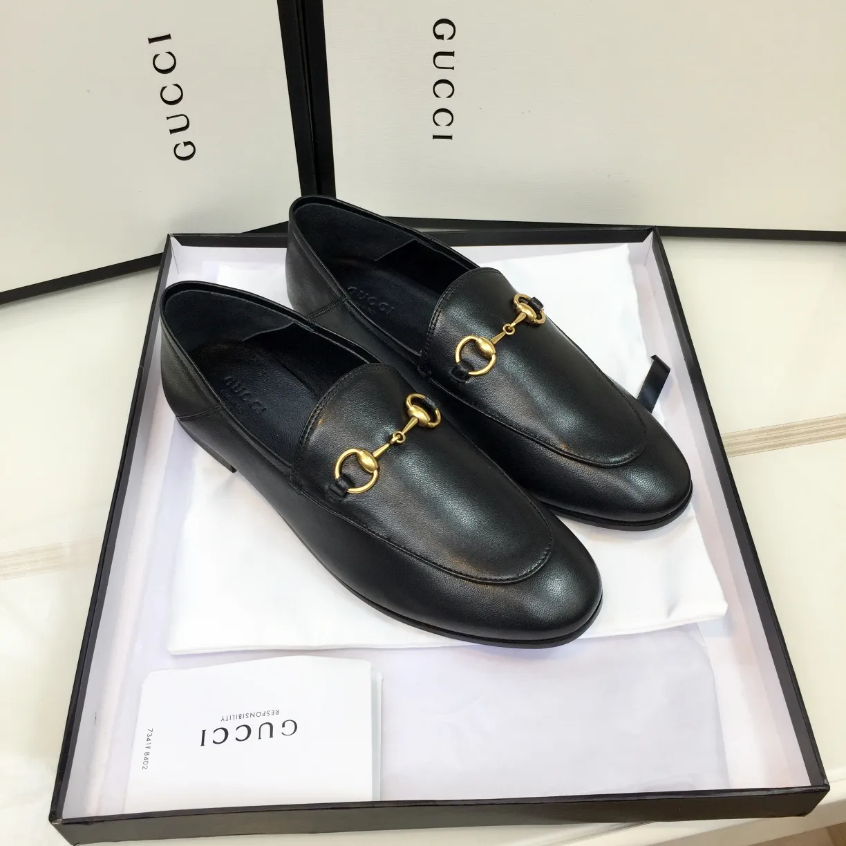 👟👟Ex-factory price 440👟👟～～GUCCI～Gucci Gucci classic century model, classic strawberry 3D printing, never fade, original purchase, purchasing agent level, welcome to compare, do not return the original version, G family classic flat shoes, mules, slippers and half slippers. Stamped logo Fabric: Original calfskin, lining feet/cowhide lining Outsole: Imported genuine leather outsole Size: 34-41 "34/41 custom-made, non-refundable, please come first to order. Verbal customization is not accepted" This panel can be customized Men's size: 39-45 "Custom-made, non-refundable" Packaging: Comes with a full set of top-quality packaging
